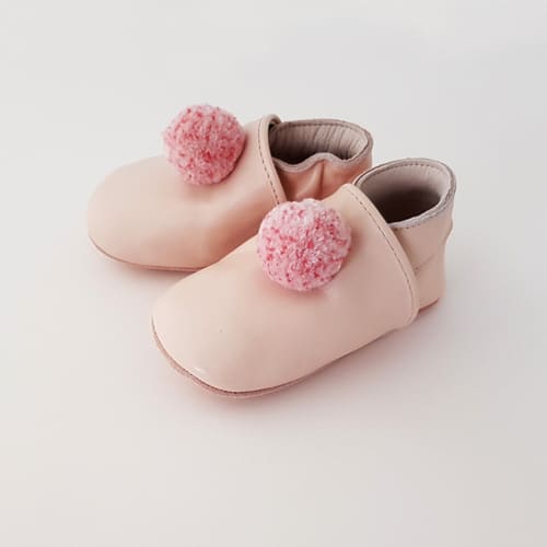 Chaussons bébé à pompons Rose pastel - Lait et Miel - Spécialiste du  chausson pour bébé